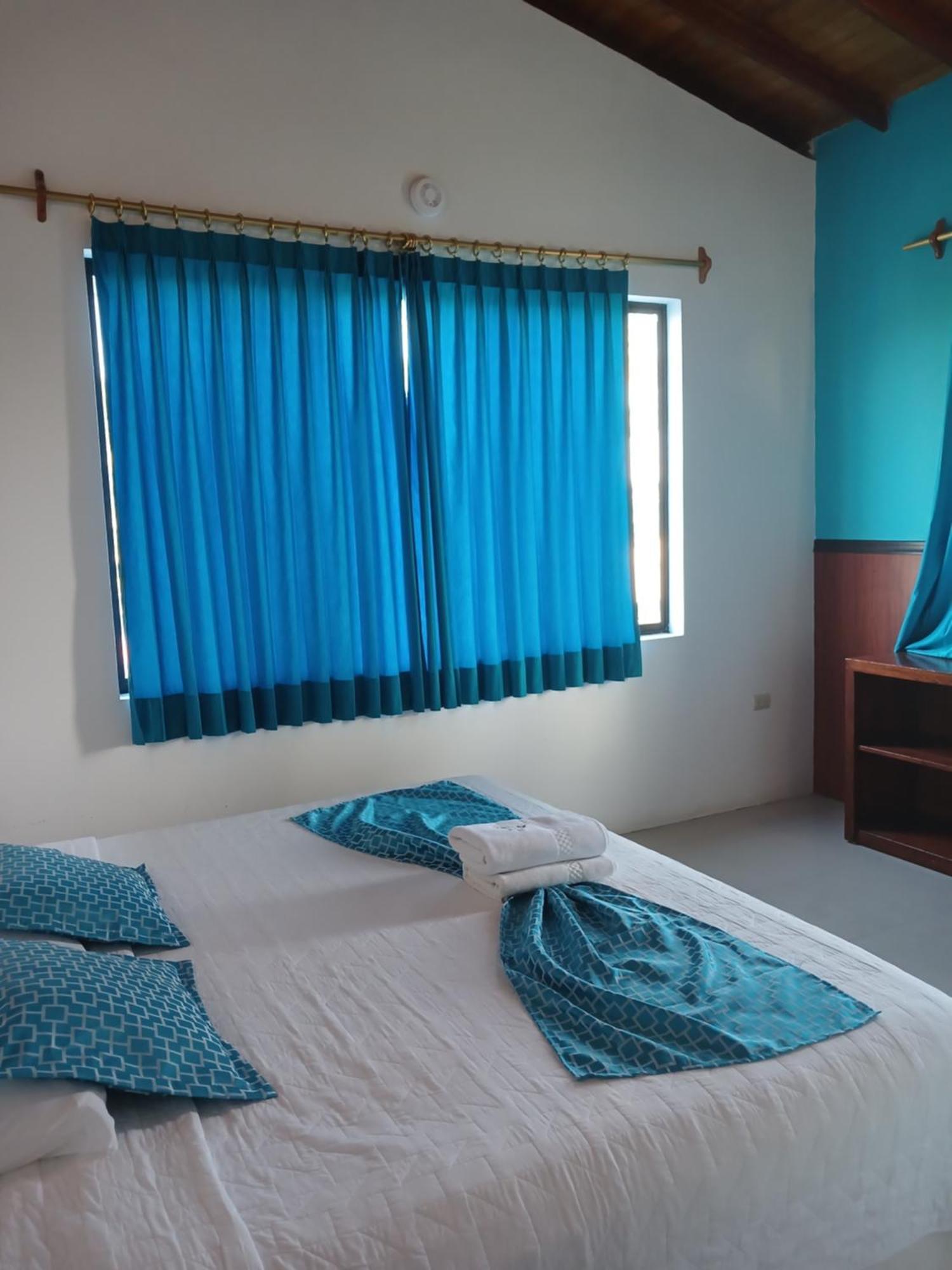 Hotel La Gran Tortuga - ᯤ Starlink Puerto Villamil Buitenkant foto