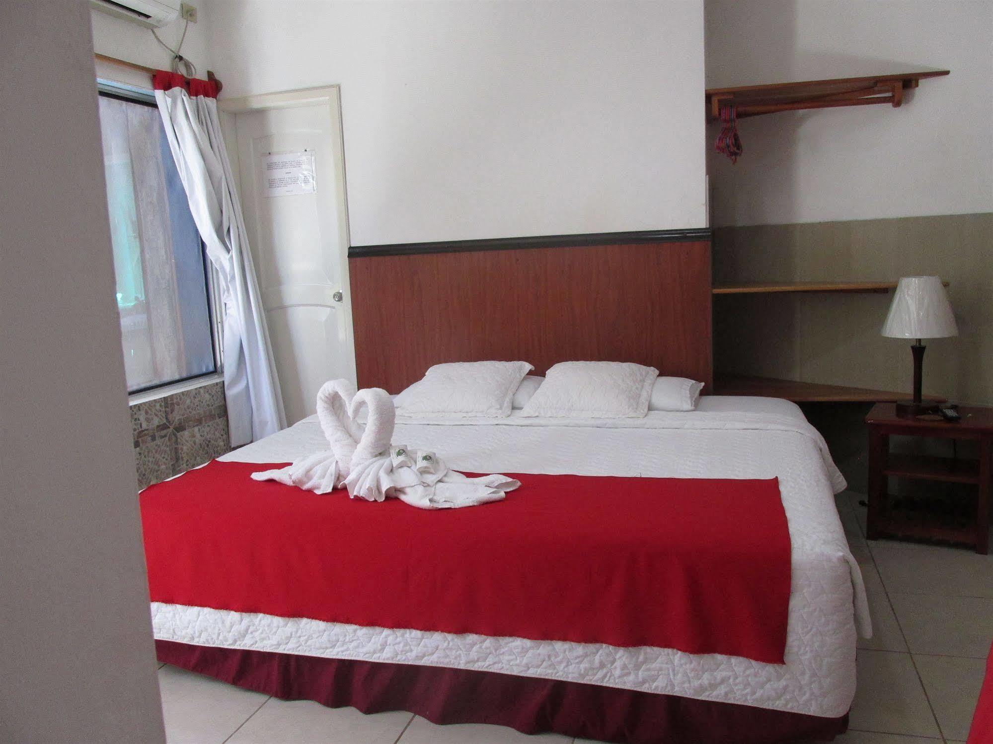 Hotel La Gran Tortuga - ᯤ Starlink Puerto Villamil Buitenkant foto