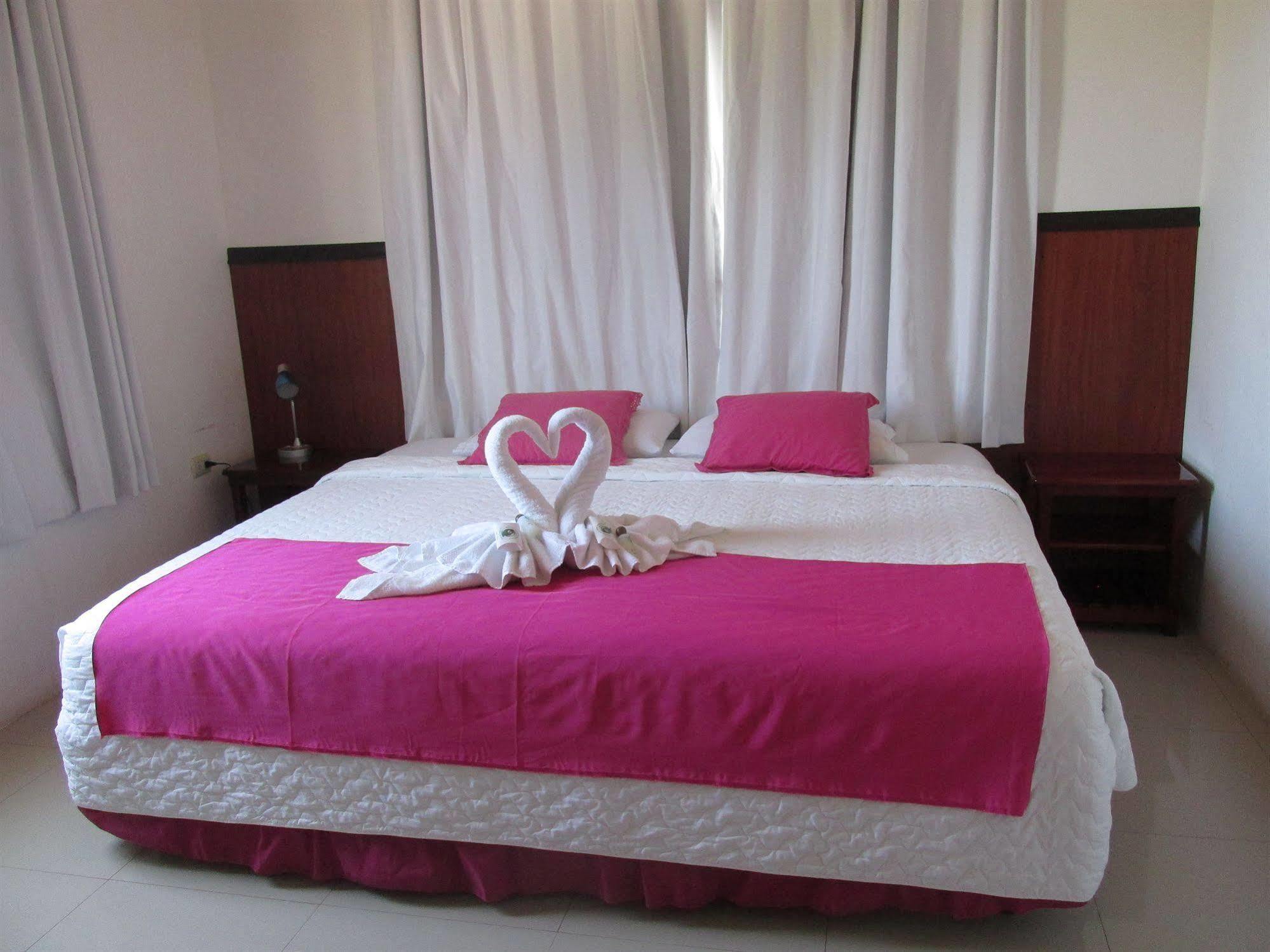 Hotel La Gran Tortuga - ᯤ Starlink Puerto Villamil Buitenkant foto