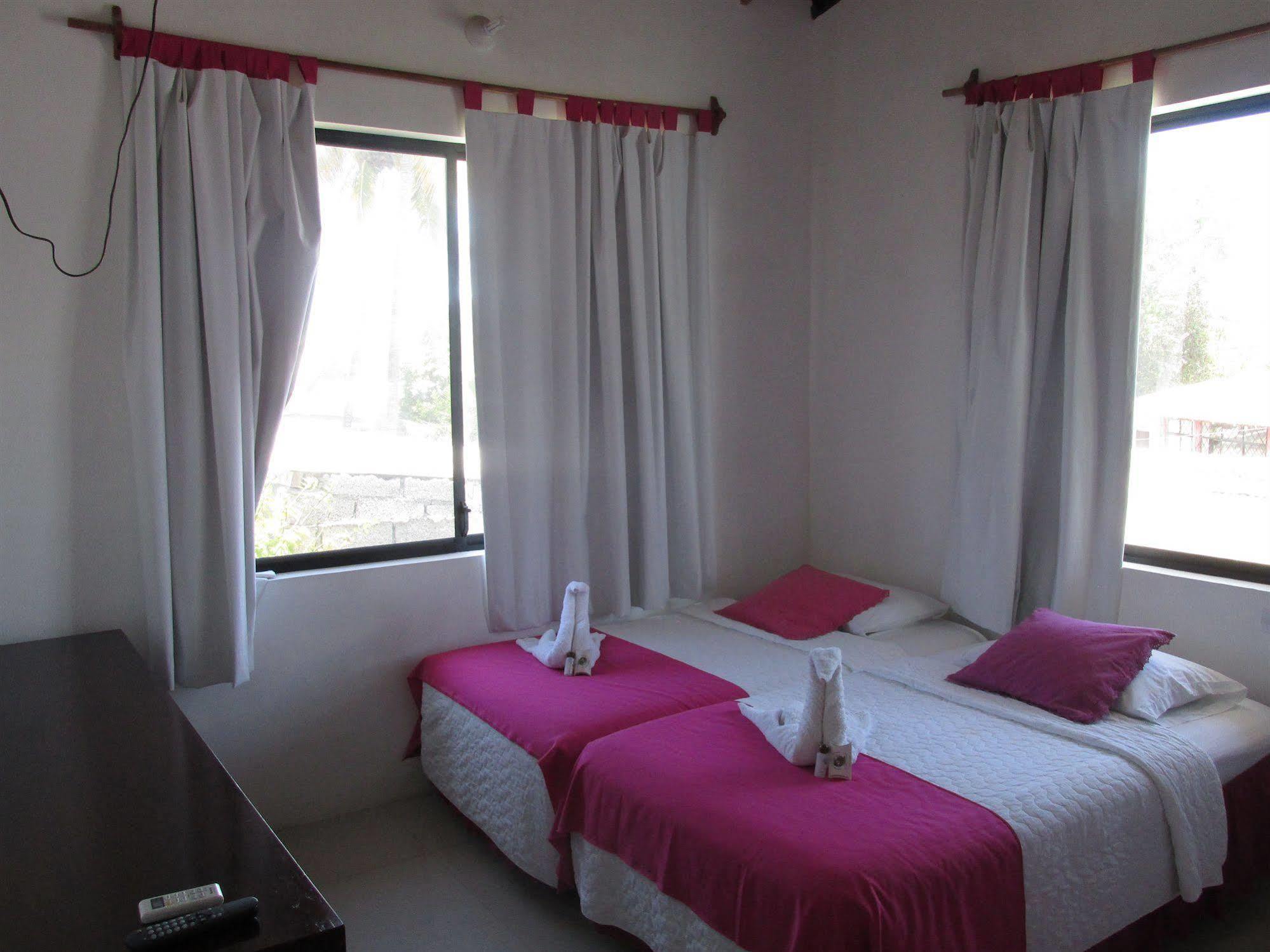 Hotel La Gran Tortuga - ᯤ Starlink Puerto Villamil Buitenkant foto
